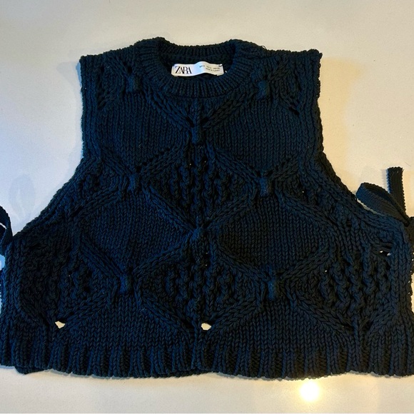 ❤️SOLD❤️Zara Women's Black crochet side tie sleeveless crop sweater size small - Picture 4 of 7